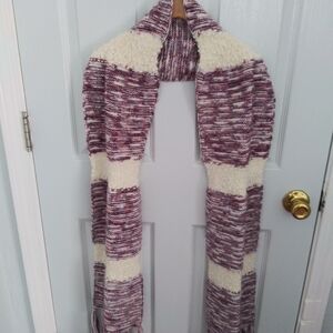 Stylish Knit Scarf with Fringe
